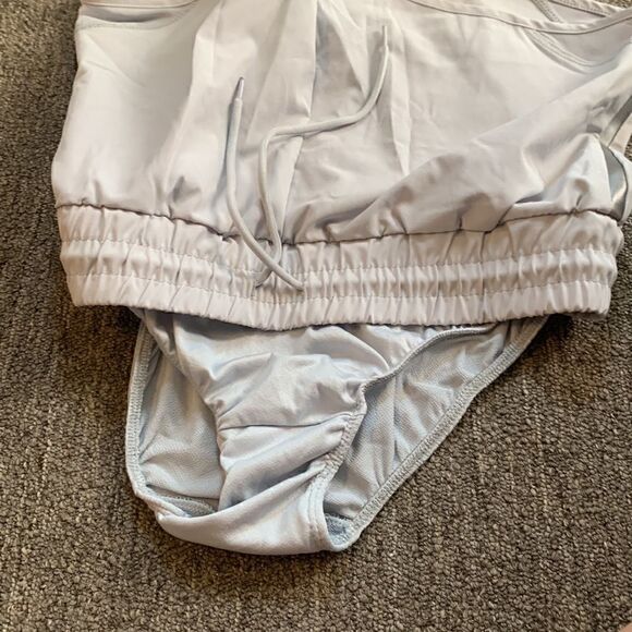 EUC Reebok light gray running shorts! Size S - Picture 5 of 5